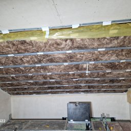 zabudowa poddasza i sufit podwieszne na pozostałej częsci budynku