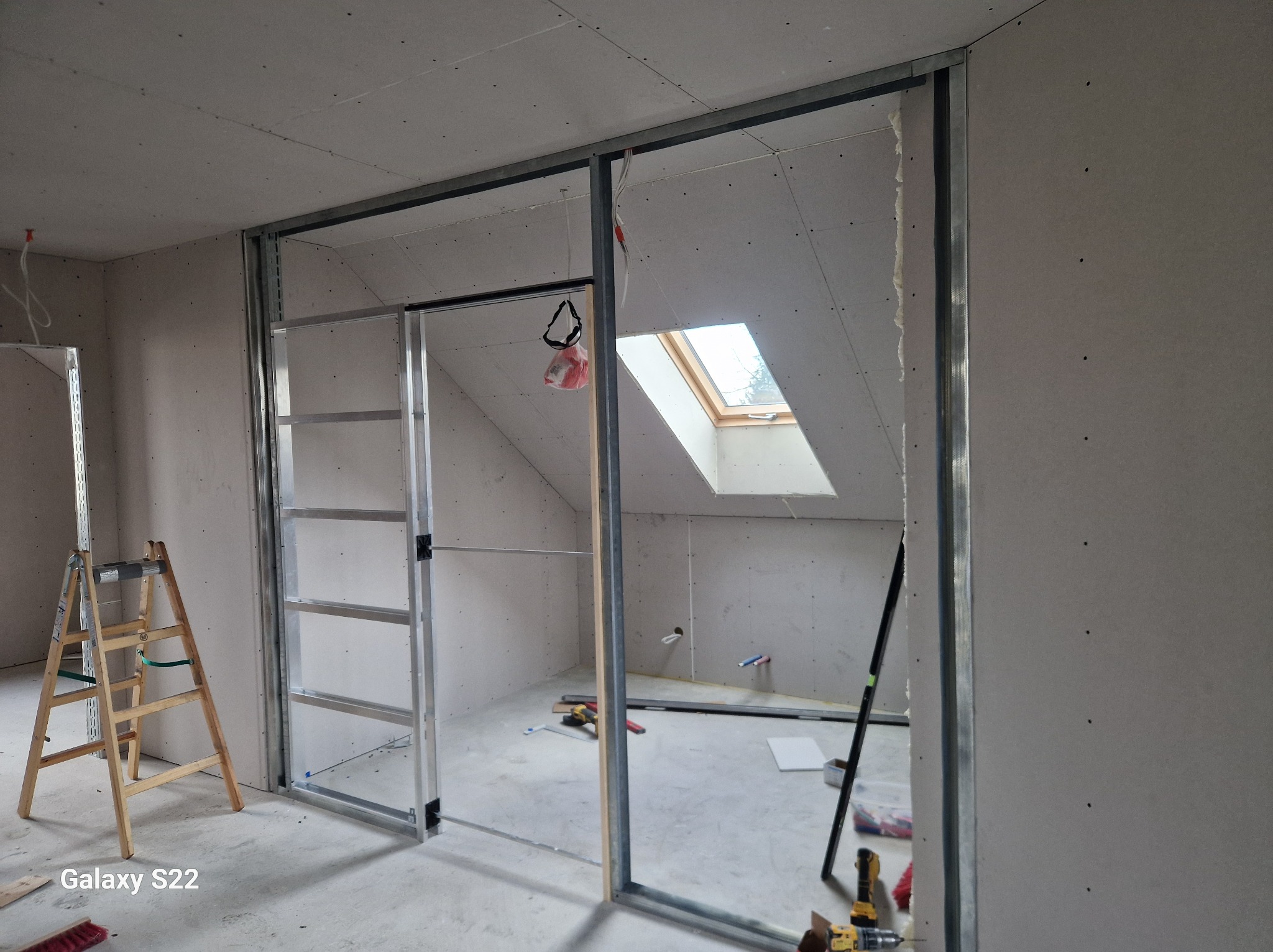 Zabudowa poddasza wraz ze ścianami działowymi