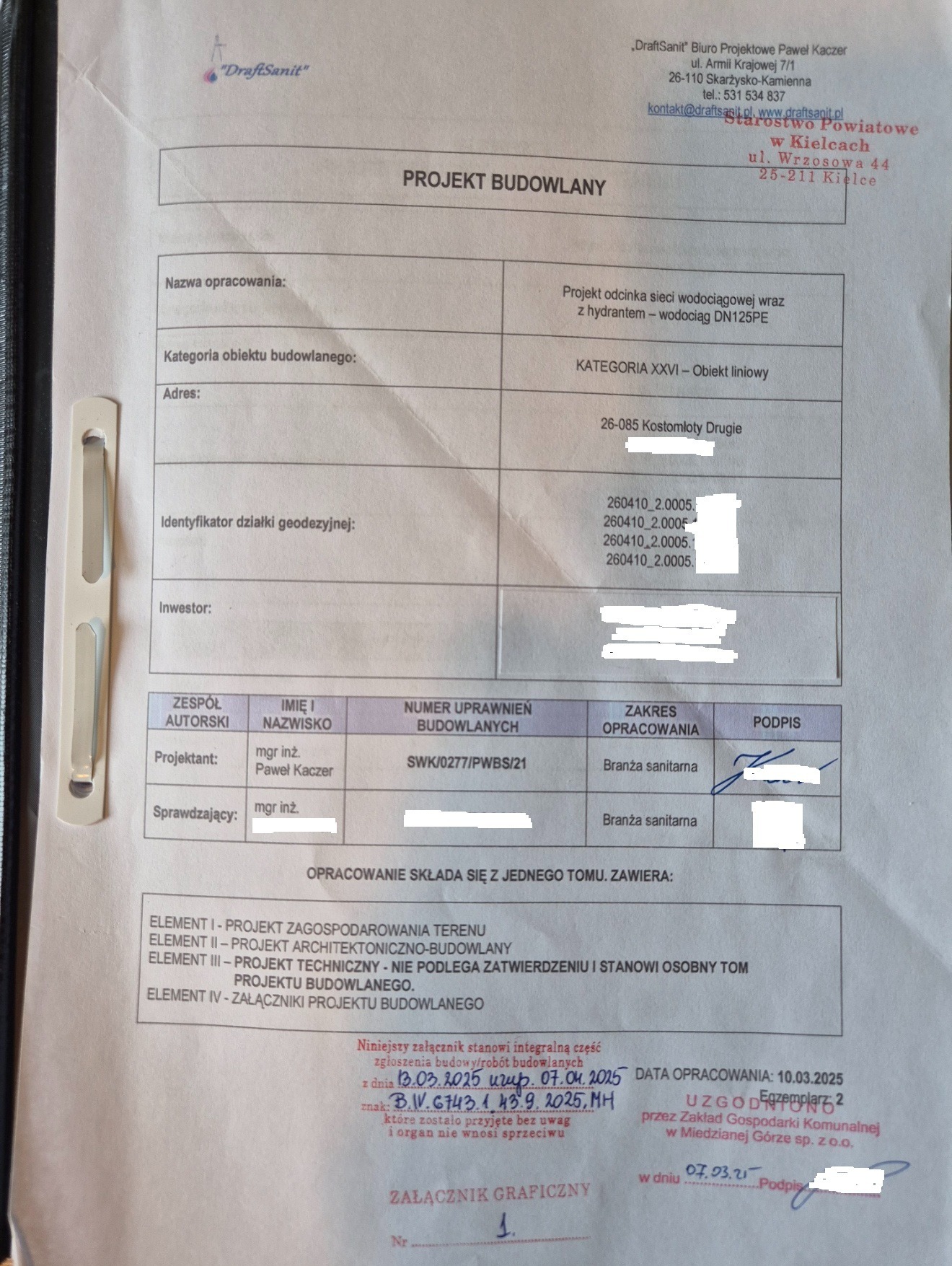 Skan projektu budowlanego: projekt odcinka sieci wodociągowej z hydrantem DN125PE, kategoria XXVI - obiekt liniowy. Zawiera dane adresowe, geodezyjne i zespół autorski.