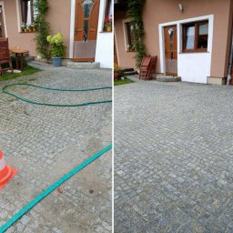 CZYSTO - Efekt czyszczenia kostki brukowej: po lewej brudna, po prawej czysta. W tle dom z drewnianymi oknami i drzwiami.
