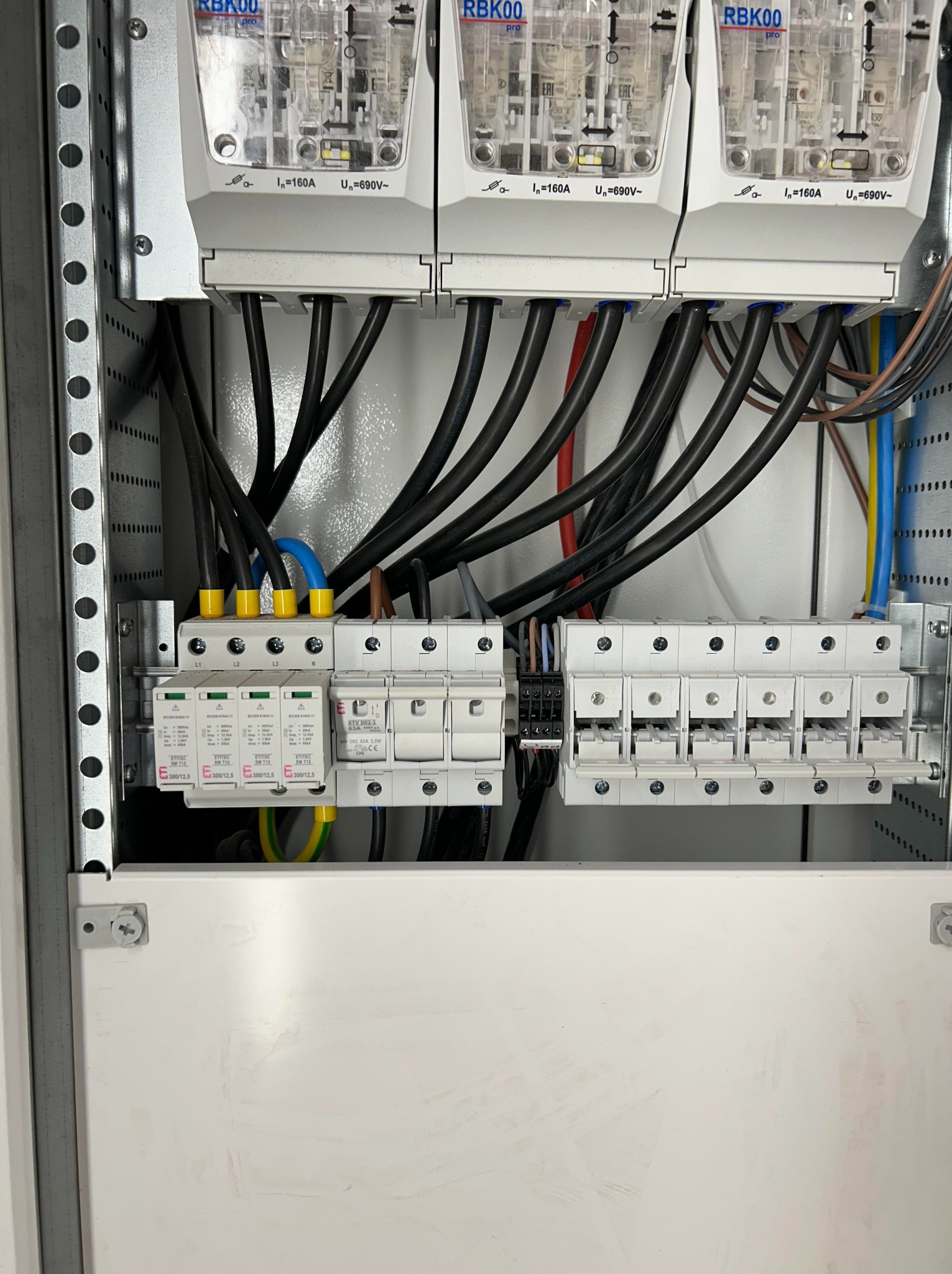 Główna rozdzielnica domu wielorodzinnego z wbudowanym PWP, montowana przez nas