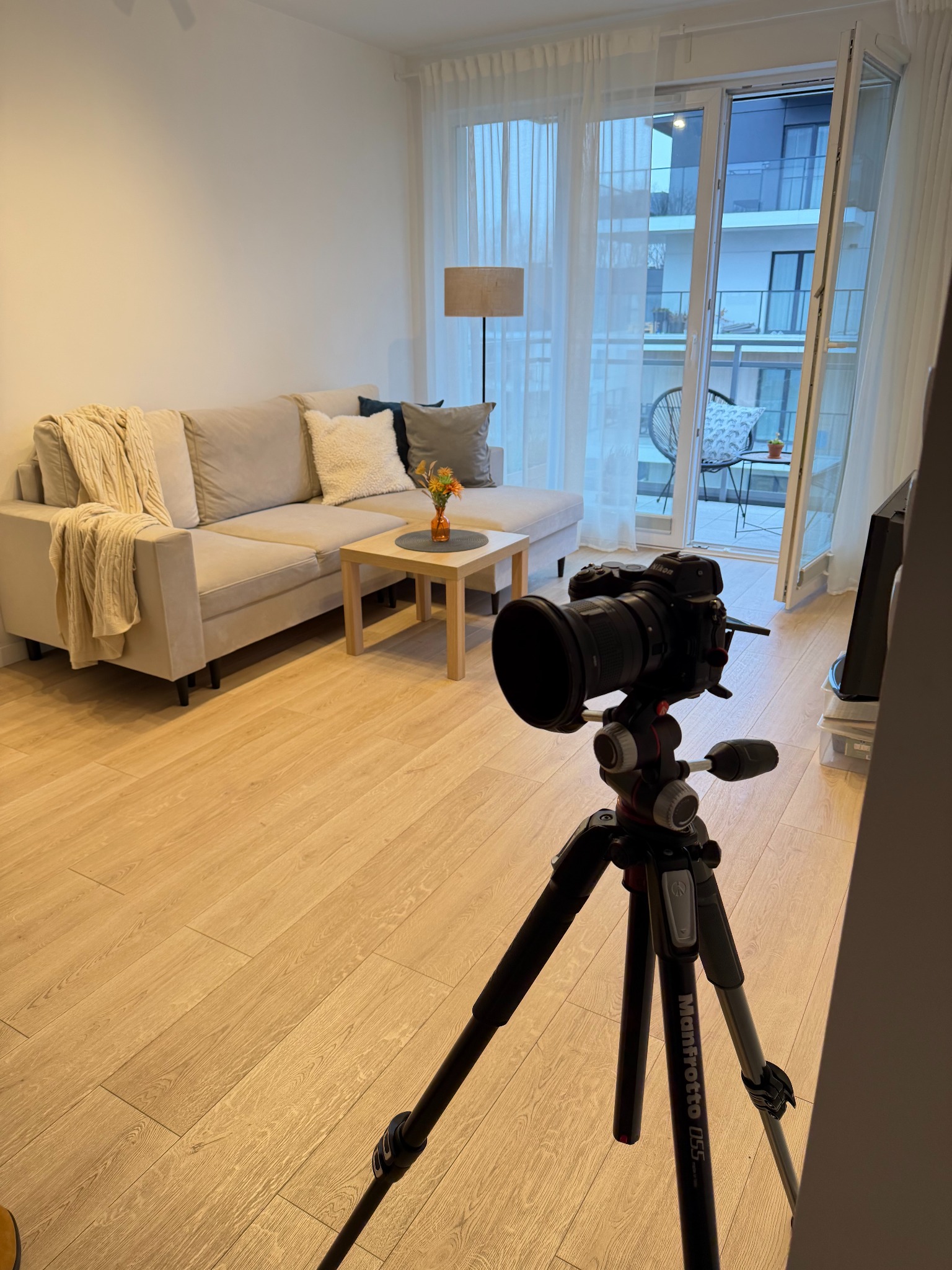 sesja zdjęciowa po uporządkowaniu salonu