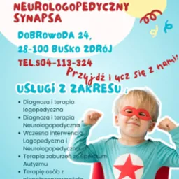 Ogłoszenie gabinetu neurologopedycznego: chłopiec w stroju superbohatera zachęca do terapii logopedycznej i neurologopedycznej. Adres i telefon kontaktowy.