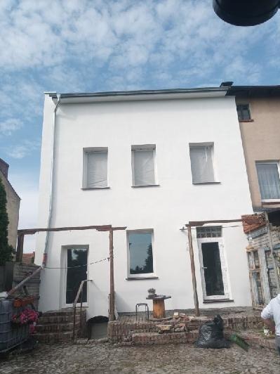 Docieplenie styropianem grafitowym, pianą PUR strop piwnicy oraz wymiana okien na parterze.