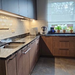 Wektor styl - Fronty fornirowany, blaty granitowe, systemy Blum Antaro