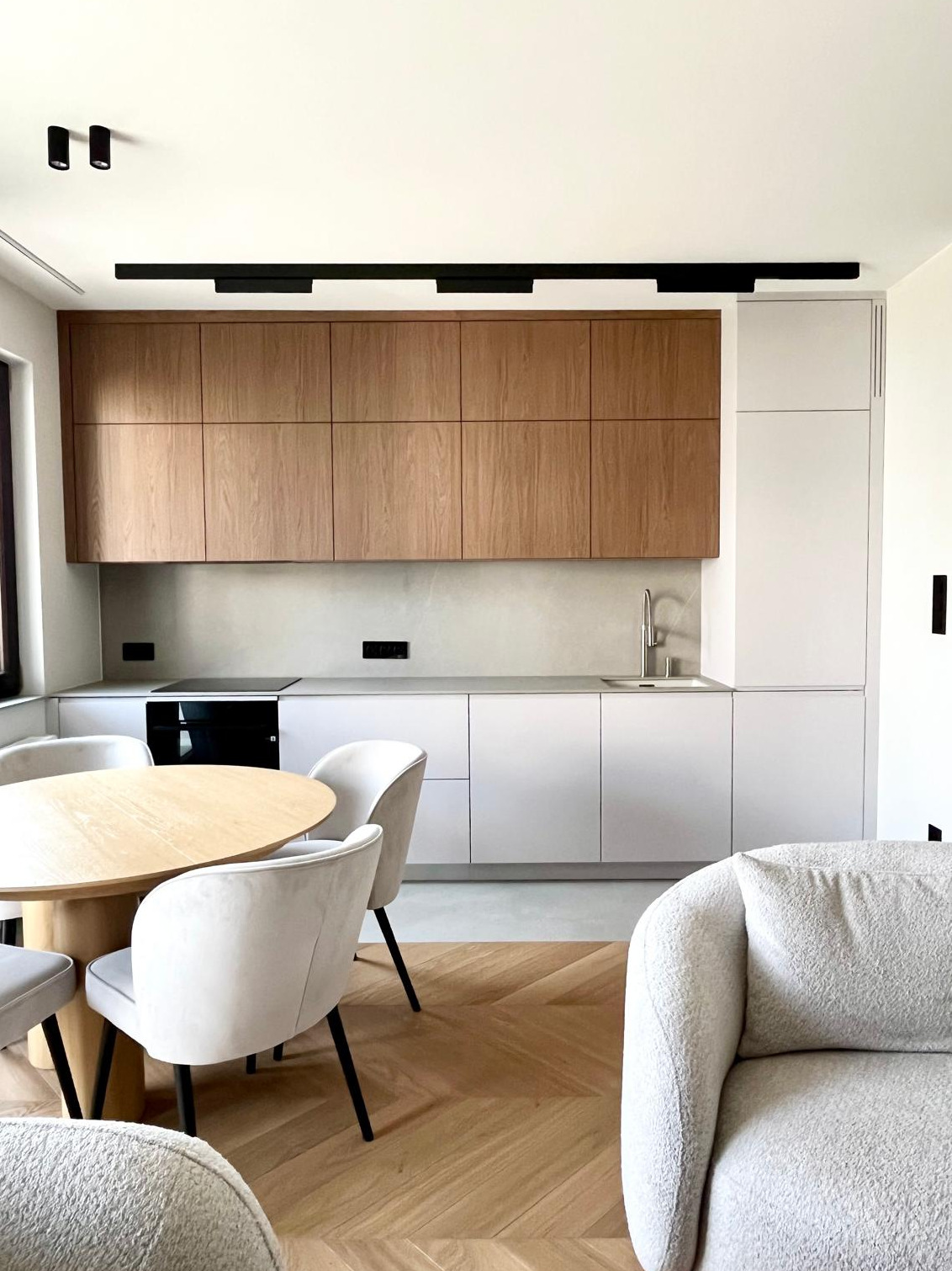 Fronty lakierowane oraz laminowane, systemy Blum.