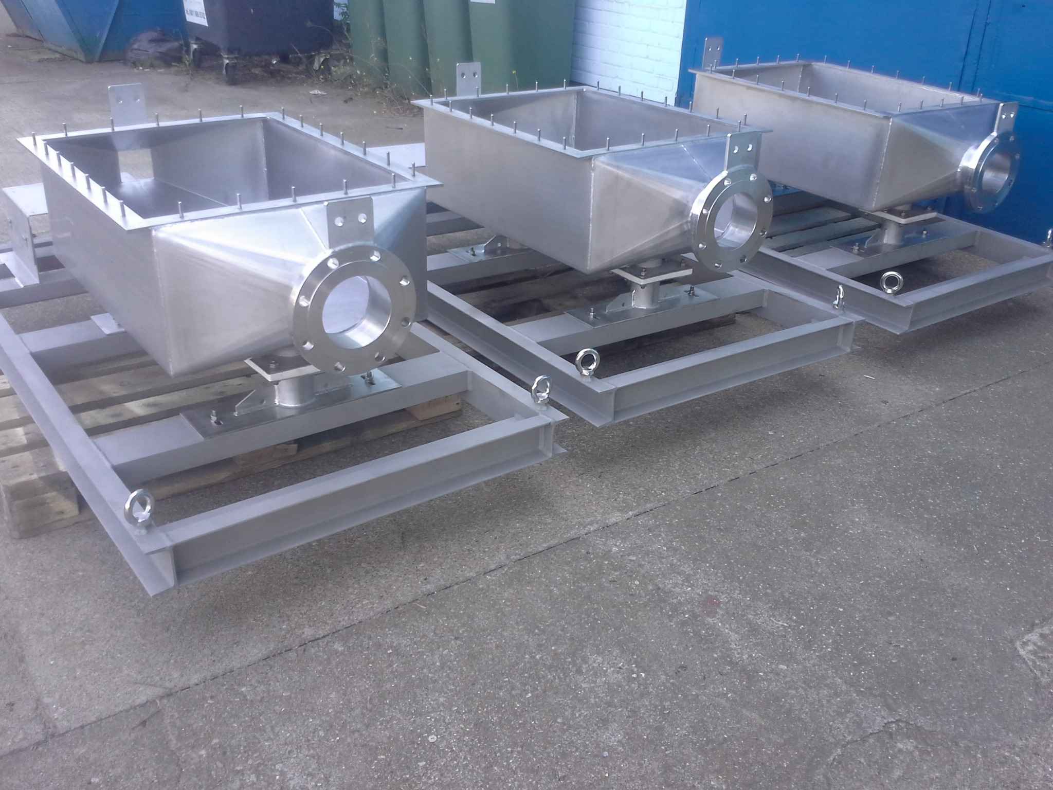 Korpusy nierdzewne plus konstrukcja stalowa