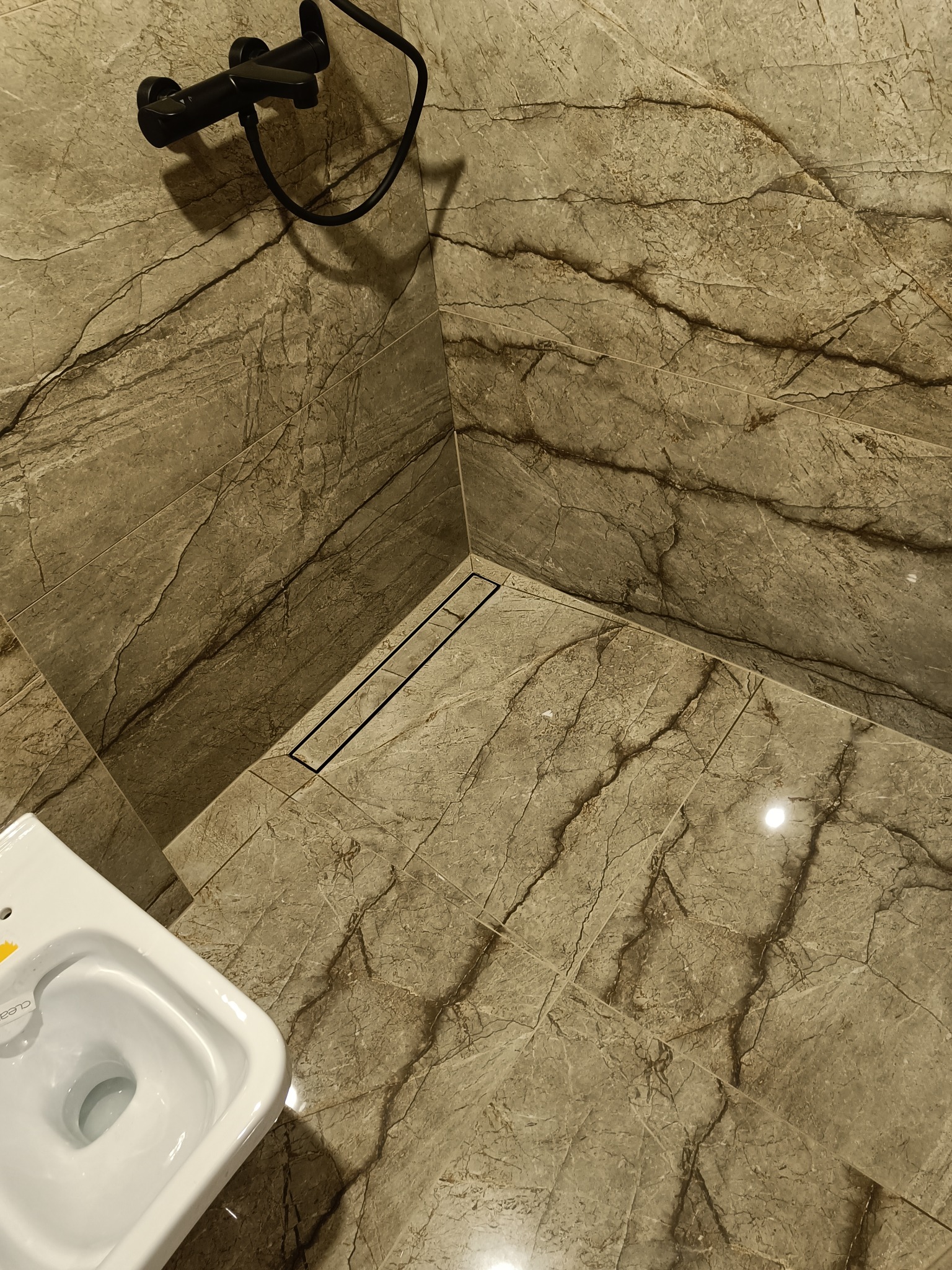 Odpływ liniowy ze spadkiem kopertowym