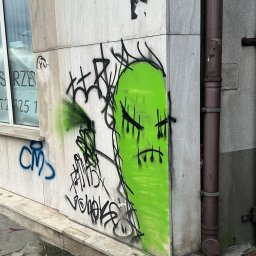 Grafity na elewacji z białego marmuru,usunęliśmy je metodą ASC Tornado 100 % ekologiczne 
