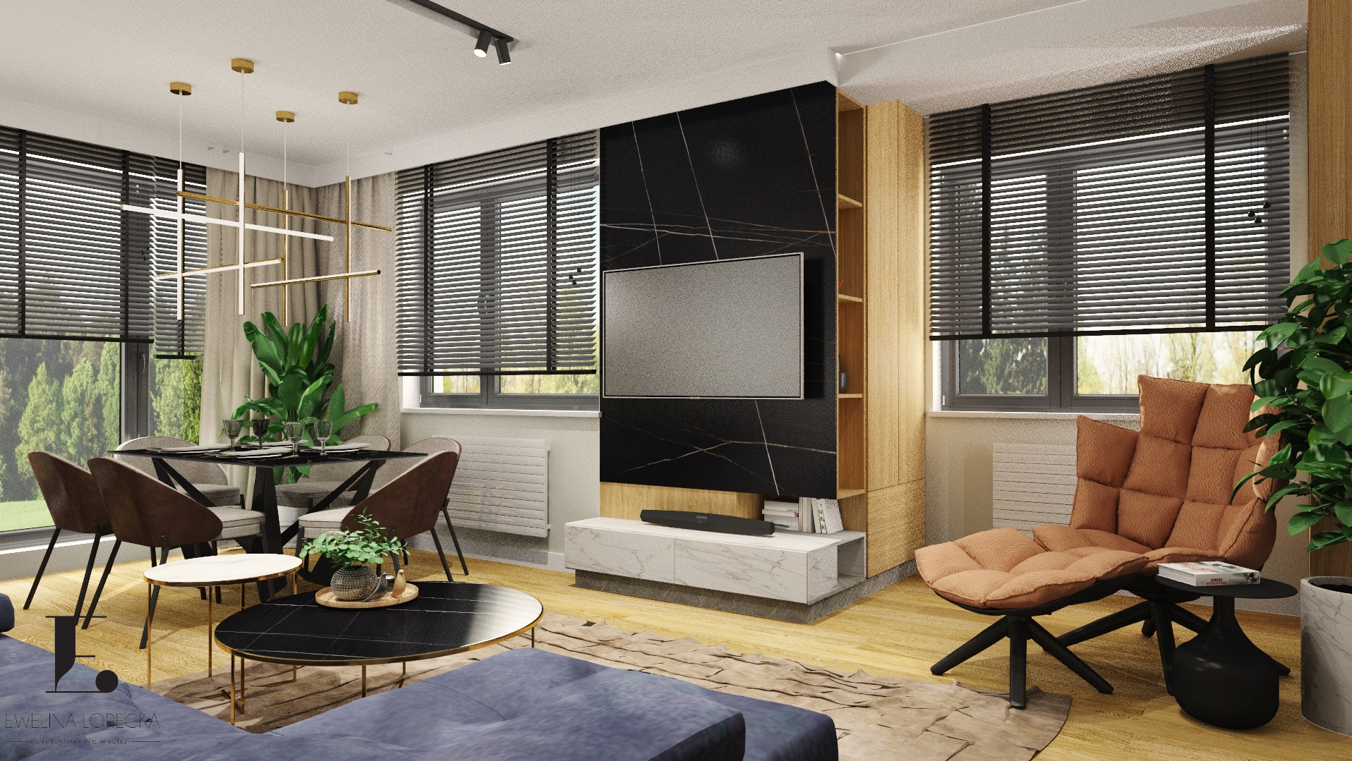 Nowoczesny salon z jadalnią: czarny stół, brązowe krzesła, marmurowa ściana z TV, drewniane regały, brązowy fotel i rolety okienne. Centralne oświetlenie.