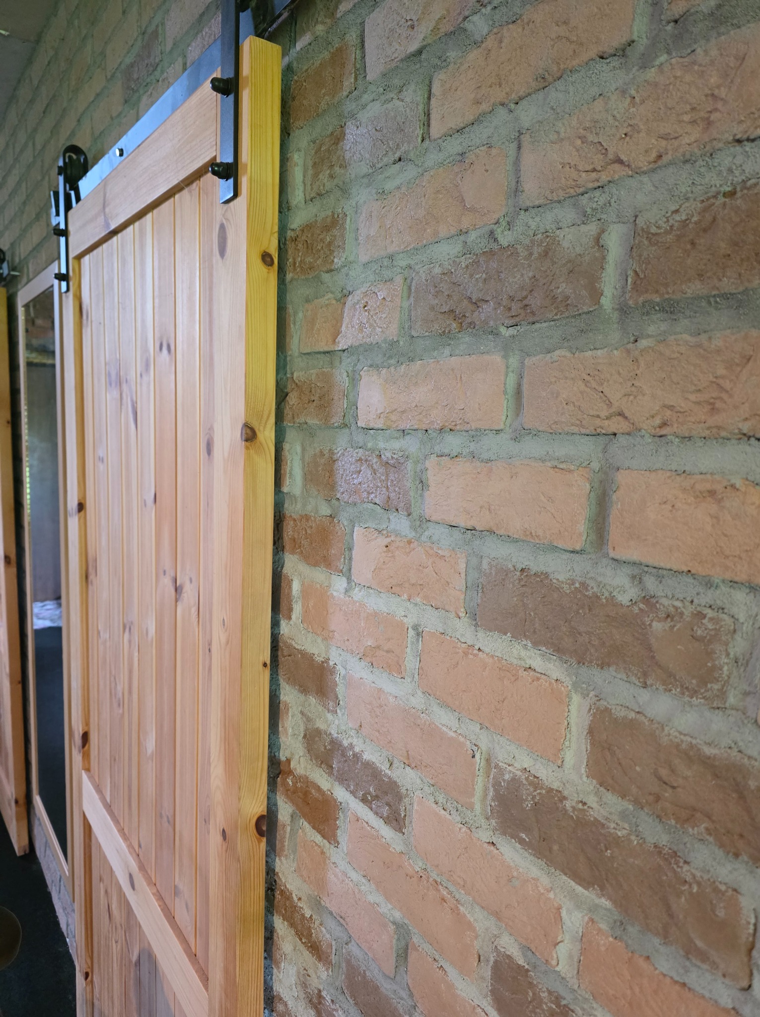 Jesteśmy również producentem płytek ceglanych rustykalnych.