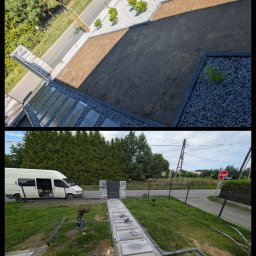 Zielona Rączka - Dwa ujęcia: zagospodarowany teren z kamieniami, roślinami, trawnikiem i ścieżką z płyt oraz teren z przygotowaną ścieżką i widocznym busem w tle.