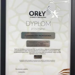 Dyplom 'Orły Plebiscytu Branżowego' dla Clean Master Professional za świetny wynik w Gdyni w zestawieniu Orły Czystości 2025. Uzyskana ocena 9.7/10.