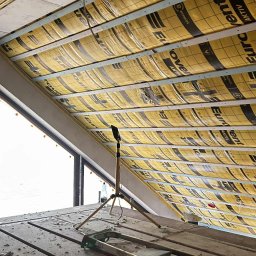 ocieplenie poddasza - izolacja połaci dachu  