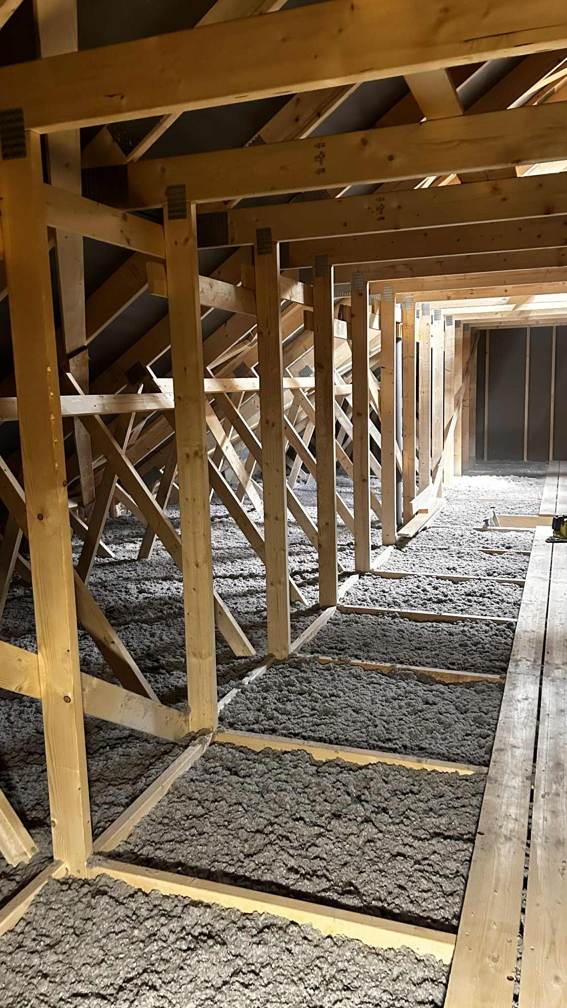 ocieplenie stropu na wiązarach