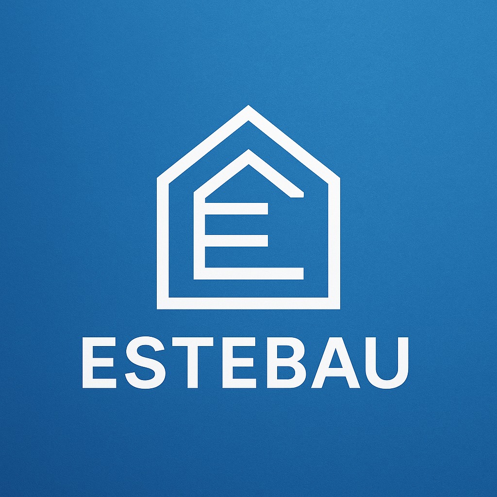 Logo firmy ESTEBAU na niebieskim tle. Grafika przedstawia biały kontur domu z trzema poziomymi liniami w środku, nad napisem ESTEBAU w białej czcionce.