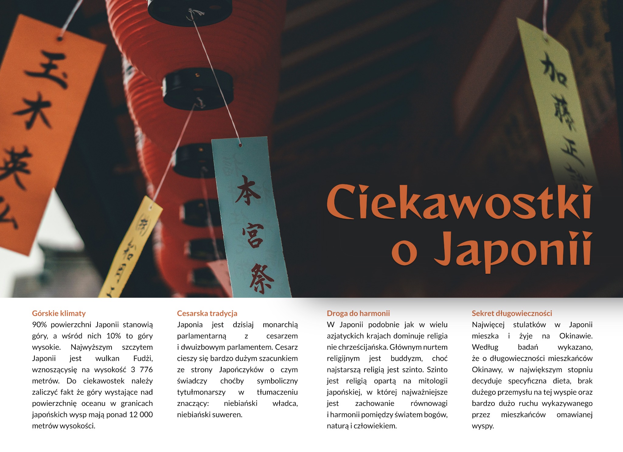 Japońskie lampiony z kaligrafią, wiszące w świątyni, z bliska. Czerwone, pomarańczowe i niebieskie kartki z napisami. Dekoracja w tradycyjnym stylu.