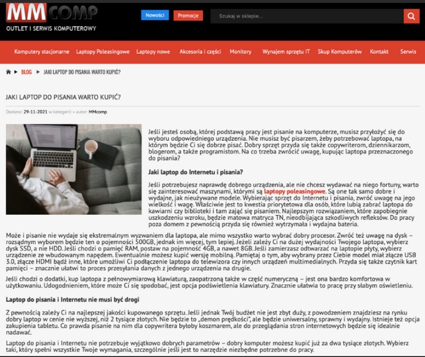 Artykuł blogowy o wyborze laptopa do pisania, z widocznym laptopem na biurku i filiżanką kawy. Tekst koncentruje się na parametrach i cechach istotnych dla copywriterów.