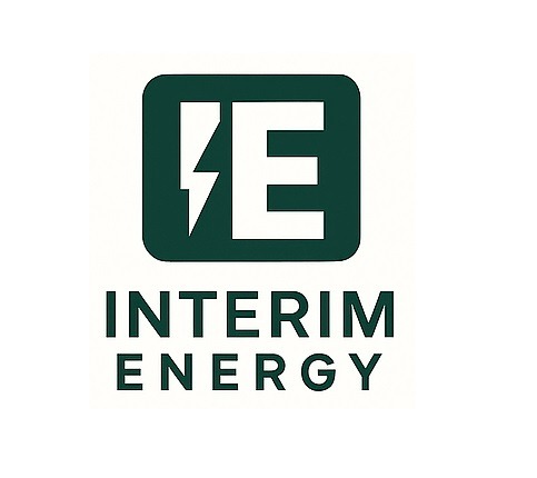 Logo Interim Energy: biała litera 'E' z symbolem błyskawicy w zielonym zaokrąglonym kwadracie, nad nazwą firmy w kolorze zielonym.