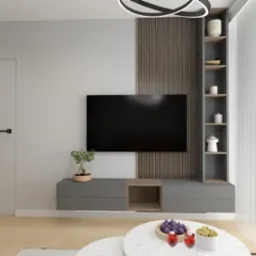Nowoczesny salon w szarościach z drewnianymi akcentami, minimalistyczna szafka RTV, dekoracyjne lamele na ścianie, okrągłe stoliki kawowe i subtelne oświetlenie.