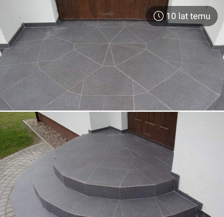 Szary gres na schodach wejściowych ułożony w geometryczny wzór, widok z góry i z boku, drzwi wejściowe w tle.