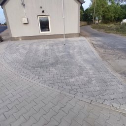 RATBUD - Przed domem Szydłowiec