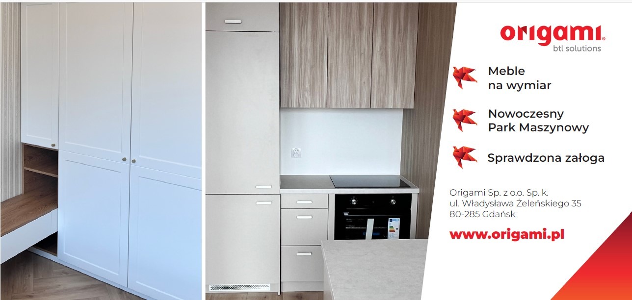 Kompozycja z białych szaf na wymiar z drewnianymi akcentami i zabudowy kuchennej z jasnymi frontami, uzupełniona o elementy graficzne firmy.
