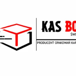 Logo firmy KAS BOX ŚWISTAK, producenta opakowań kartonowych. Grafika przedstawia stylizowany, geometryczny karton w kolorach czarnym i czerwonym.