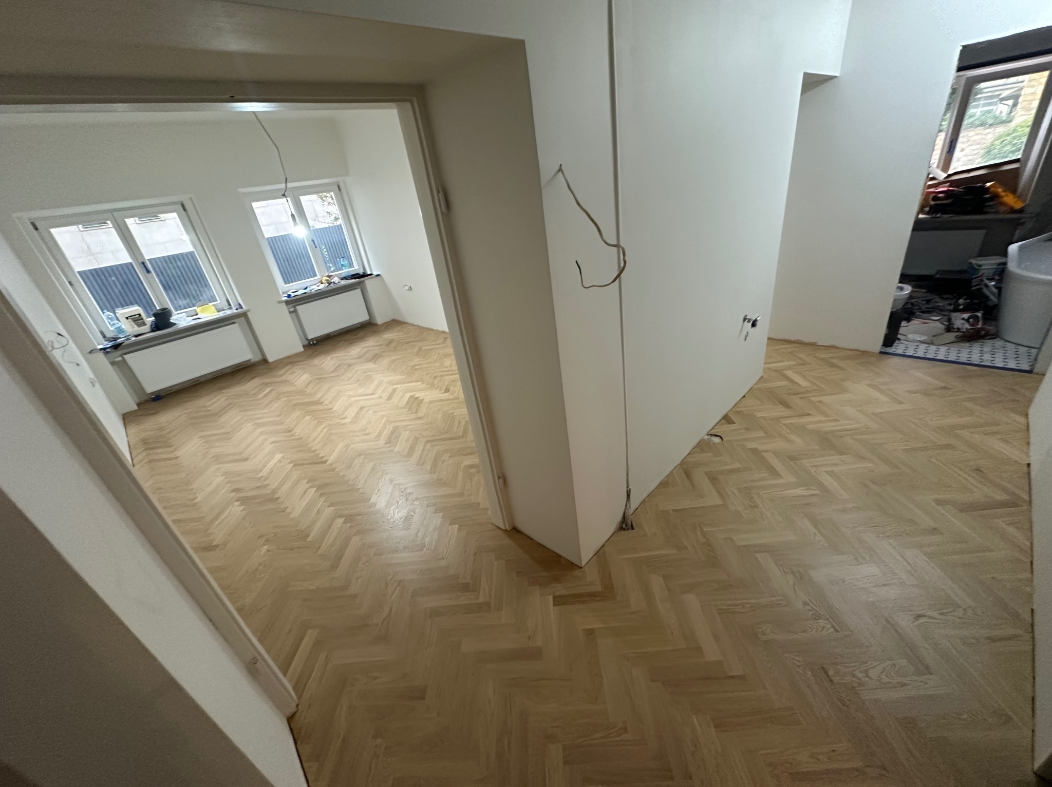 Jodełka, cyklinowanie, lakierowanie