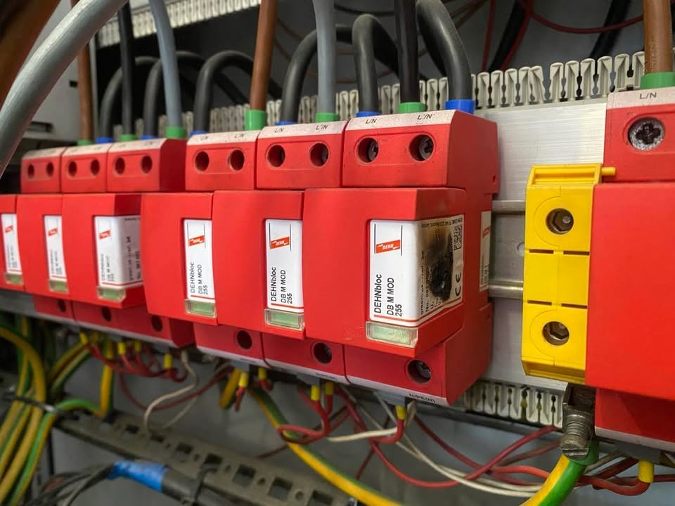 naprawa wymiana oraz konserwacja instalacji elektrycznej