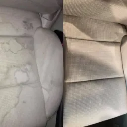 Tapicerka samochodowa w odcieniach szarości: widoczna różnica przed i po czyszczeniu, plamy usunięte, odświeżony wygląd.