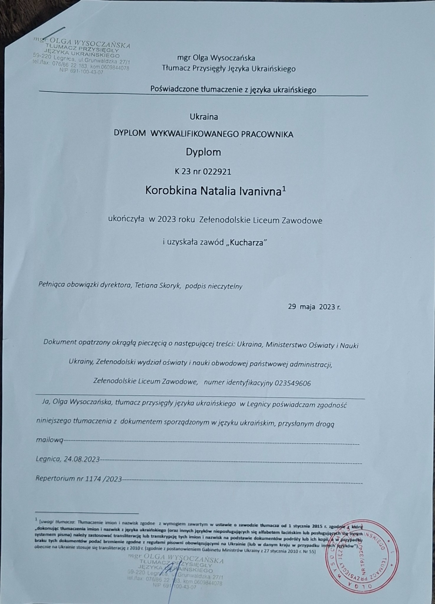 Poświadczone tłumaczenie dyplomu z języka ukraińskiego przez tłumacza przysięgłego Olgę Wysoczańską z Legnicy, z pieczęcią i numerem repertorium.