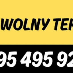 Żółto-czarne tło z napisem 'DOWOLNY TEKST' i numerem telefonu '795 495 929' w stylistyce plakatu reklamowego.