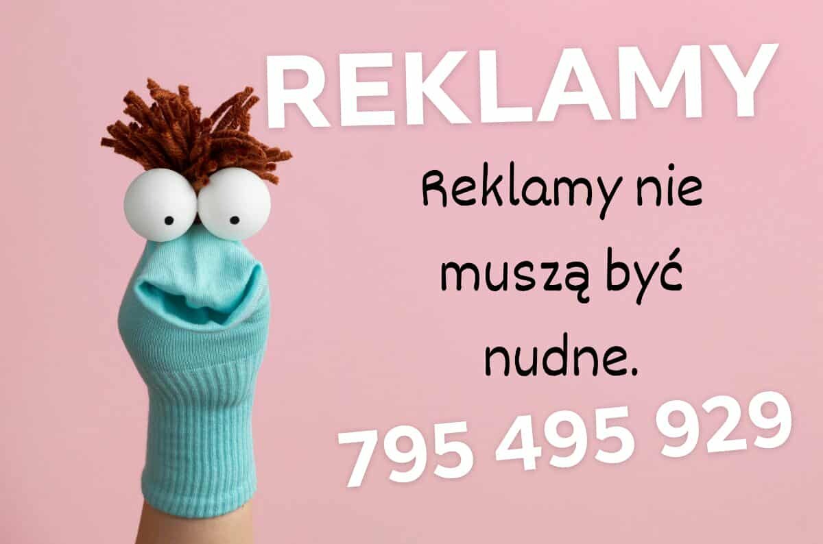 Kreatywna reklama: skarpetkowa pacynka z oczami i włóczką, hasło 'Reklamy nie muszą być nudne' i numer telefonu na różowym tle.