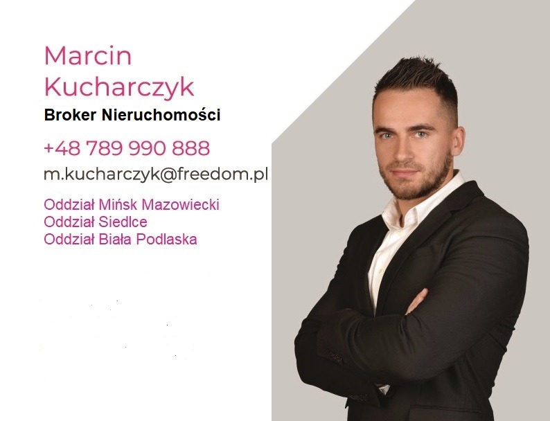 Portret Marcina Kucharczyka, brokera nieruchomości, z danymi kontaktowymi i informacją o oddziałach firmy.