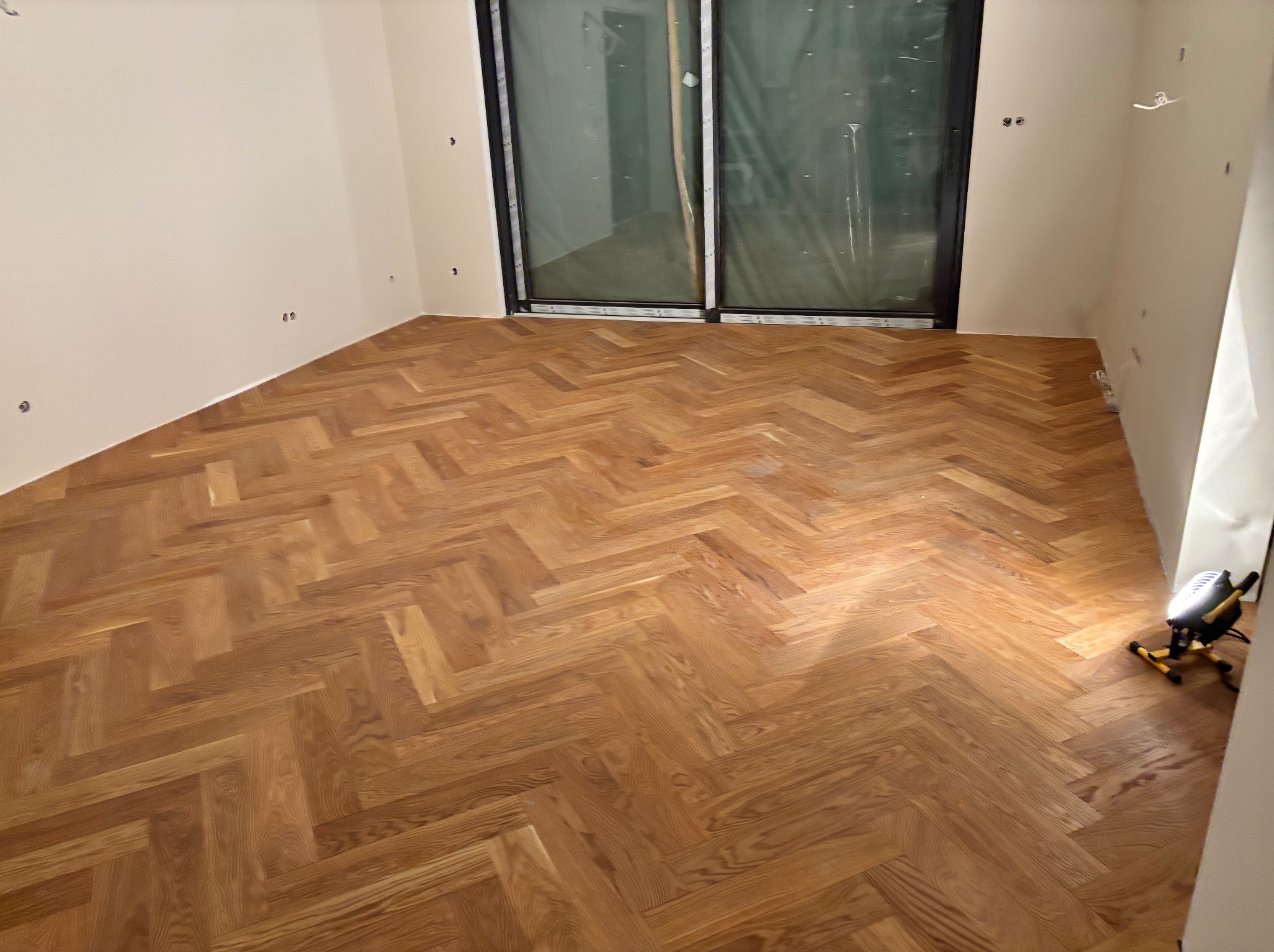 Deska trójwarstwowa klejona w jodełkę