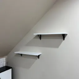 Półki na książki z wysokim połyskiem