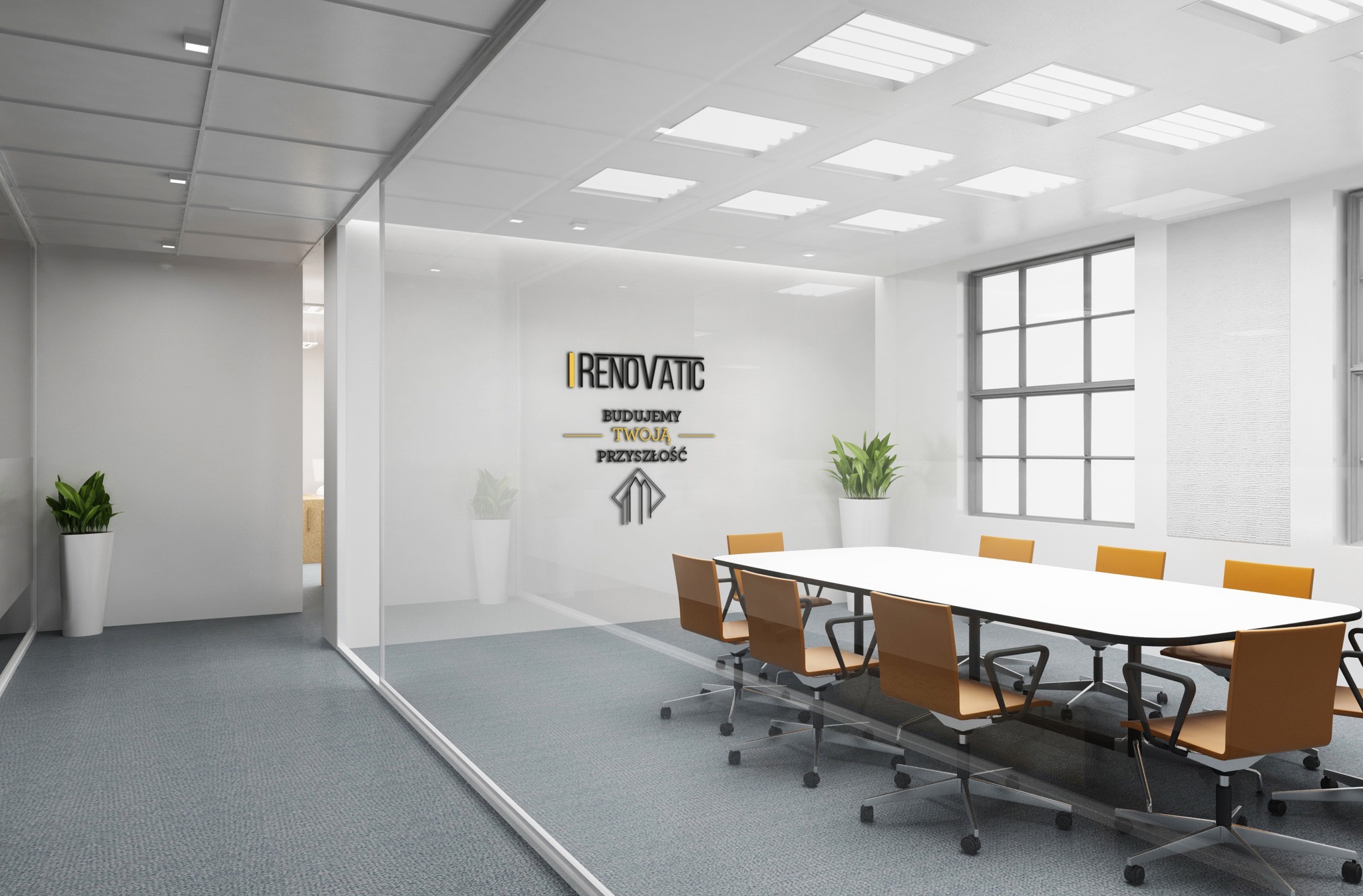 Nowoczesne biuro z przeszkloną ścianą, białe ściany i sufit, duży stół konferencyjny z krzesłami. Na ścianie logo firmy 'I Renovatic' z hasłem 'Budujemy Twoją Przyszłość'.