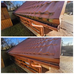 Zdjęcie 'przed i po' czyszczenia dachu z brązowej blachodachówki i rynien. Widoczne różnice w czystości i kolorze. Ujęcie z dołu, w tle zielony trawnik i błękitne niebo.