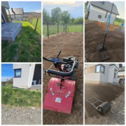 Przygotowanie terenu pod trawnik: glebogryzarka, grabie i wał w akcji. W tle dom z jasną elewacją i zielone wzgórza.