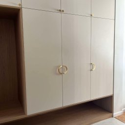 Lubimy nietypowe zlecenia, szafa wisząca