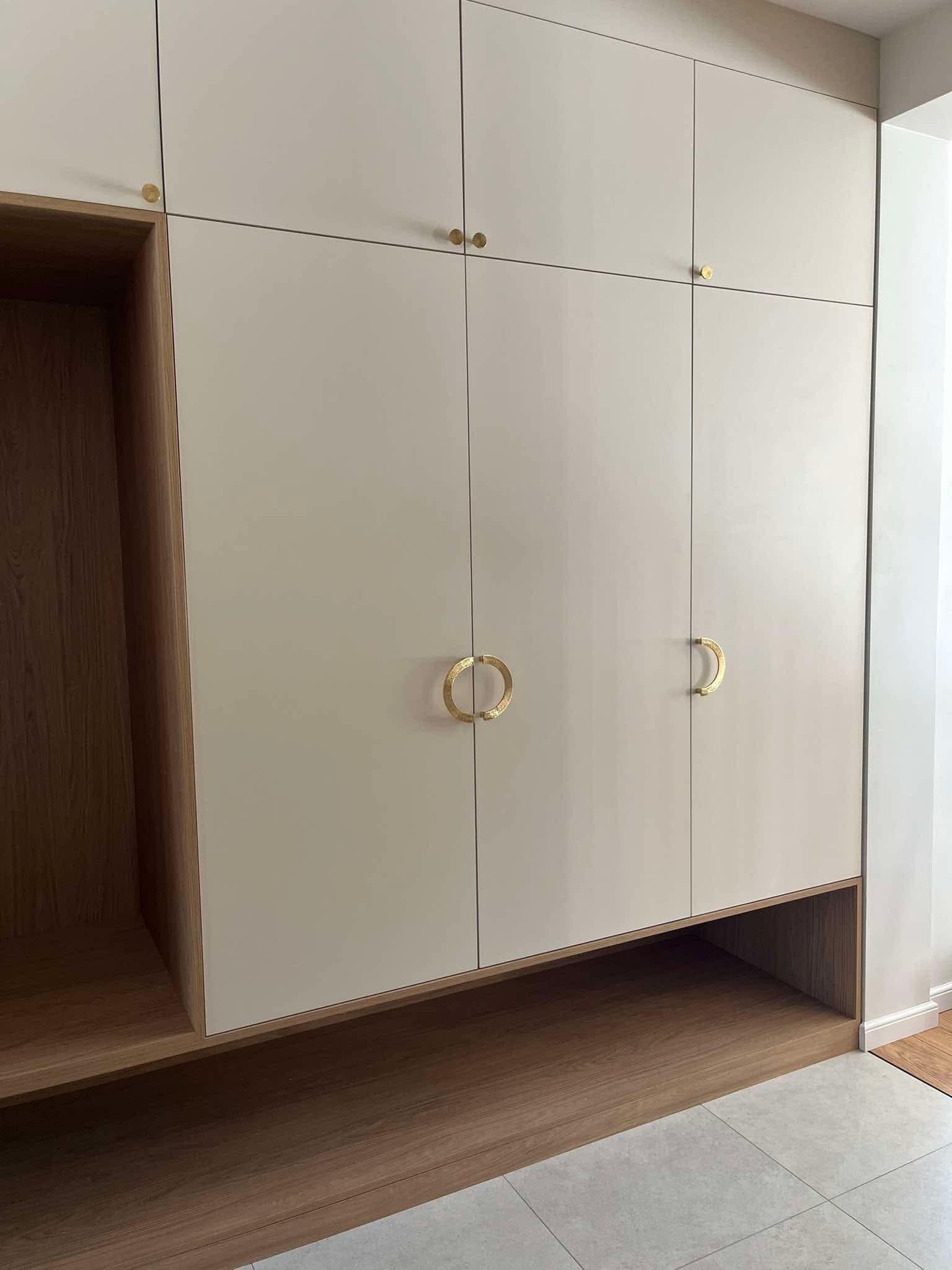 Lubimy nietypowe zlecenia, szafa wisząca