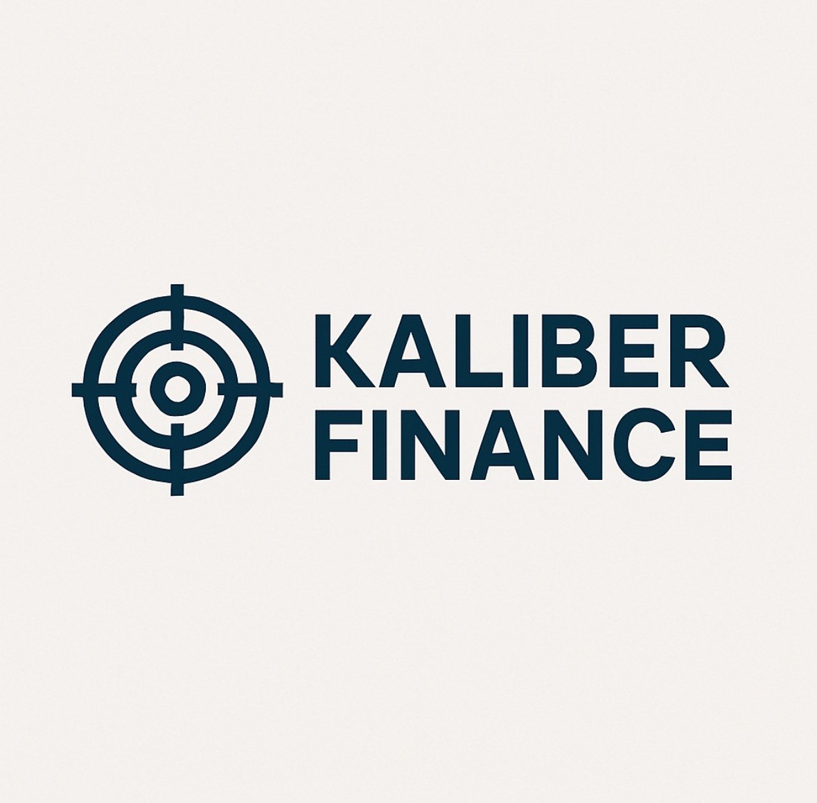 Logo Kaliber Finance, celownik, granatowy na kremowym tle. Usługi finansowe w Gdańsku.