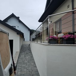 Balustrada nierdzewna wykończenie poler że szkłem pojedynczy brąz