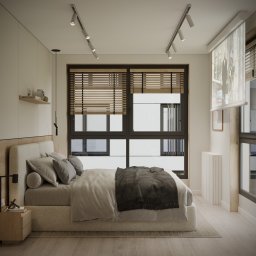 TARBAEV ARCHITECTS - Nowoczesna sypialnia z dużym oknem, drewnianymi żaluzjami i projektorem zamiast telewizora. Beżowa kolorystyka, minimalistyczny design, oświetlenie szynowe.