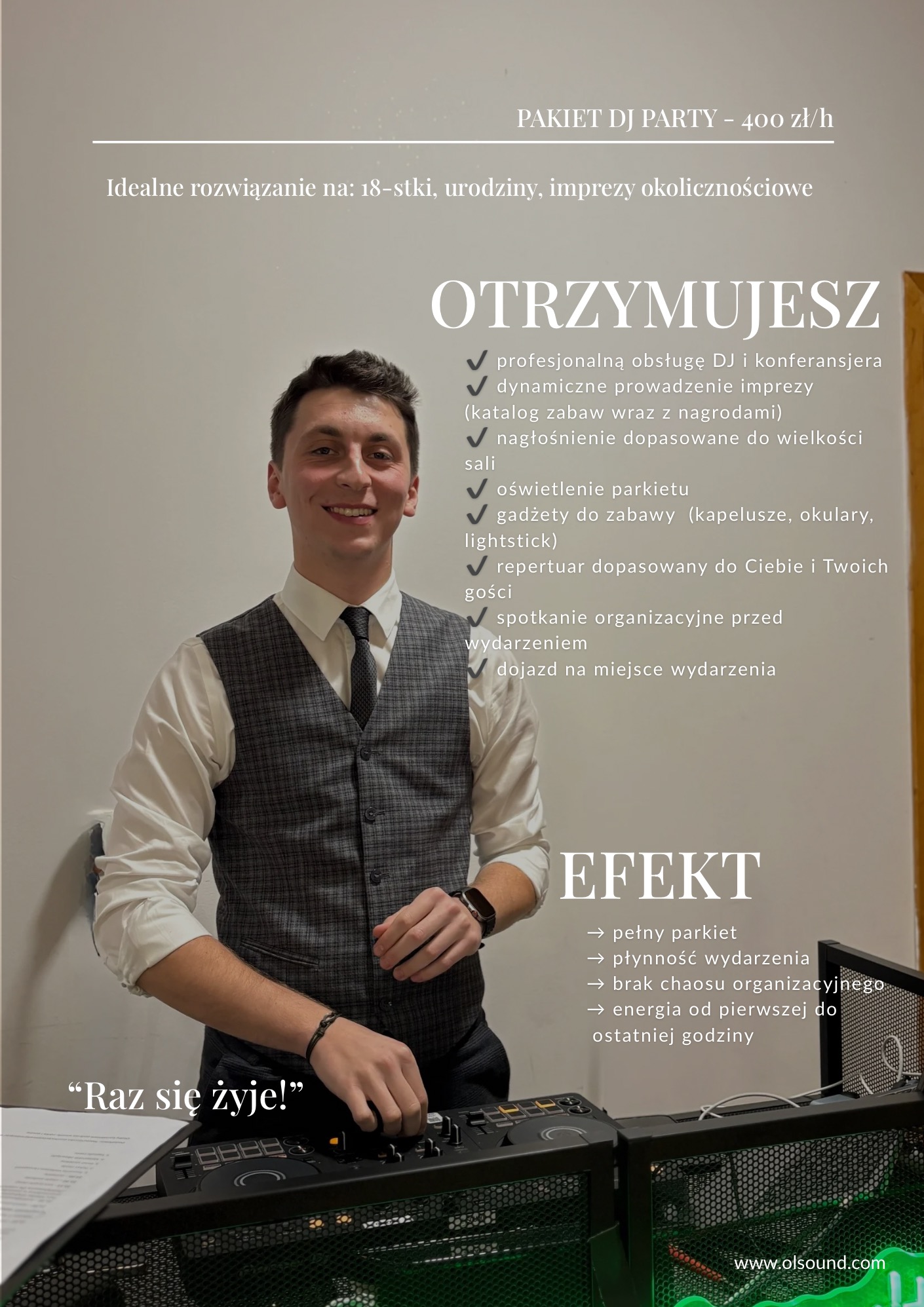 Uśmiechnięty DJ w kamizelce obsługuje konsoletę. Oferta pakietu DJ Party z nagłośnieniem, oświetleniem i gadżetami na imprezy okolicznościowe. 'Raz się żyje!'