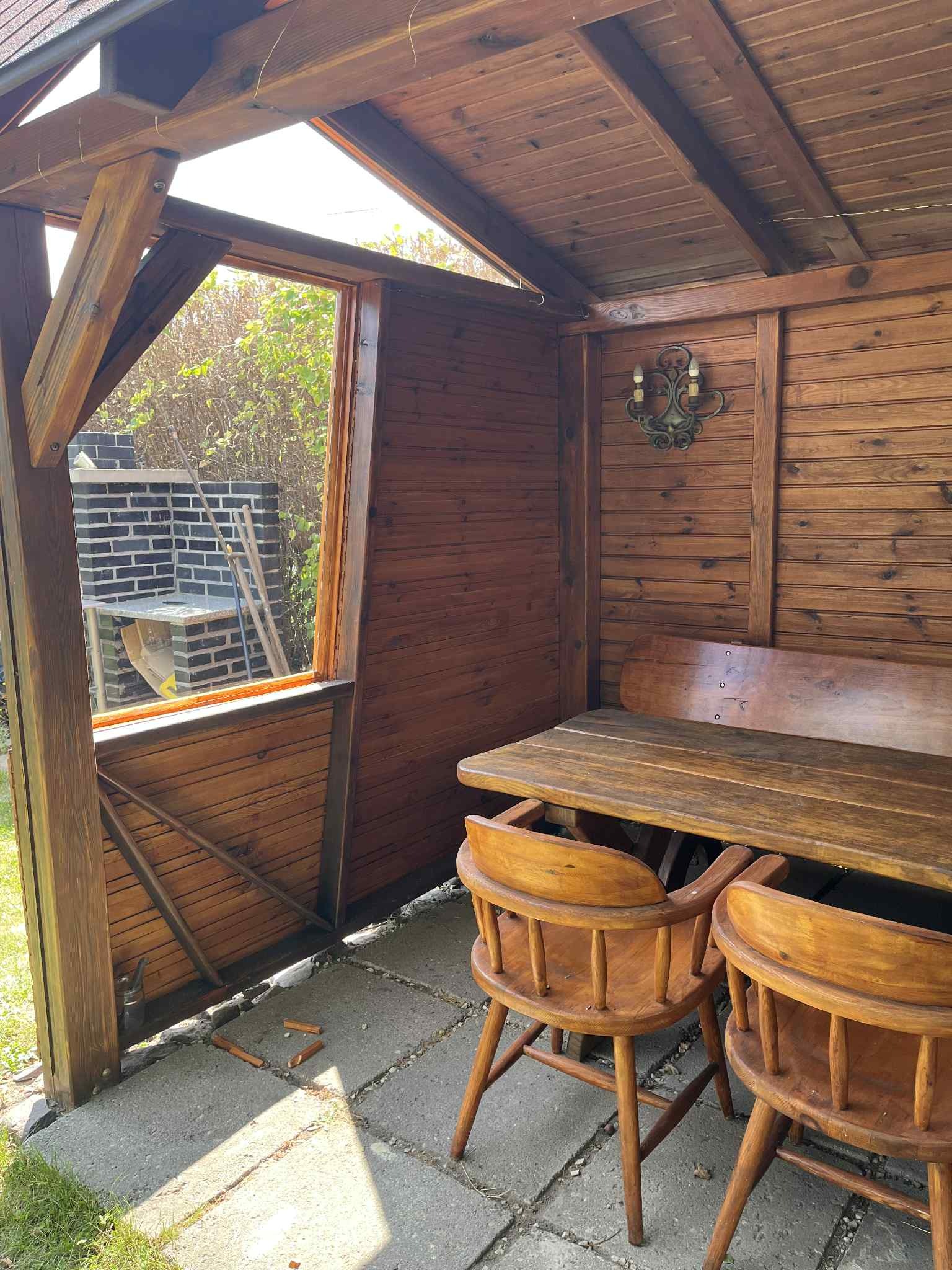 Odświeżenie powierzchni drewnianych oraz mebli dębowych.