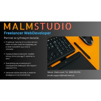 Minimalistyczne biurko grafika z tabletem, klawiaturą i myszką na pomarańczowym tle, obok wizytówka Malmstudio z ofertą tworzenia stron internetowych.