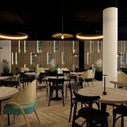 SANDROOM ARCHITEKTURA WNĘTRZ SANDRA MACULEWICZ - Wizualizacja wnętrza restauracji z drewnianą podłogą w jodełkę, okrągłymi stolikami i rattanowymi krzesłami pod wiszącymi lampami z ciepłym światłem.