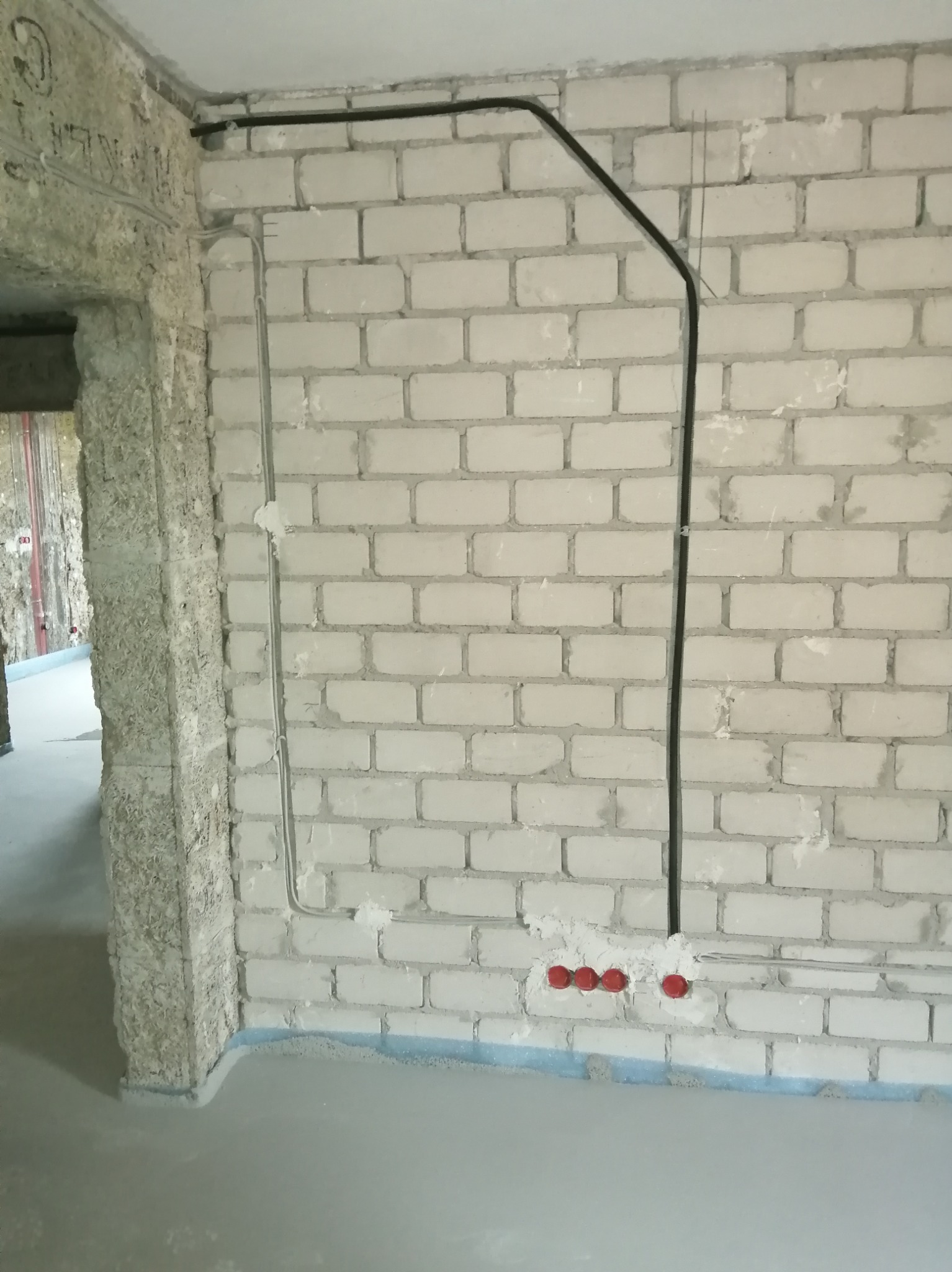 Instalacja podtynkowa antena w peszlu.